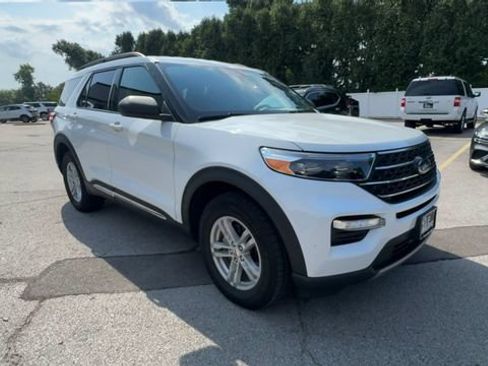 Used 2021 Ford Explorer XLT w/ Equipment Group 202A AWD/4WD image 2