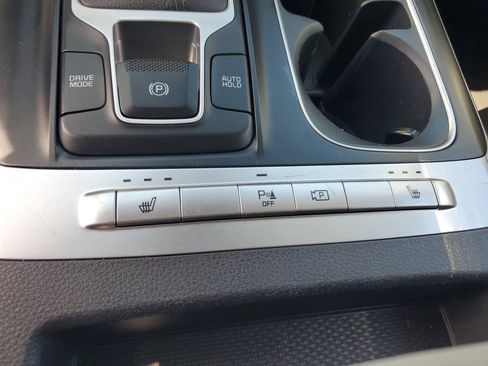 Used 2023 Kia Carnival LX image 28