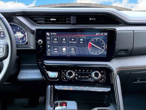 Used 2024 GMC Sierra 1500 AT4 w/ Technology Package image 4