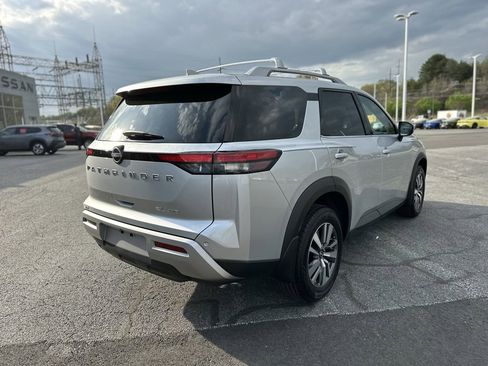 Used 2024 Nissan Pathfinder SL w/ Lighting Package (N92) image 7