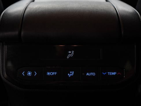 Used 2020 Toyota Highlander L AWD/4WD image 21