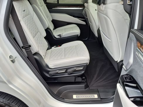 Used 2025 Cadillac Escalade Sport Platinum w/ LPO, Floor Liner Package AWD/4WD image 27