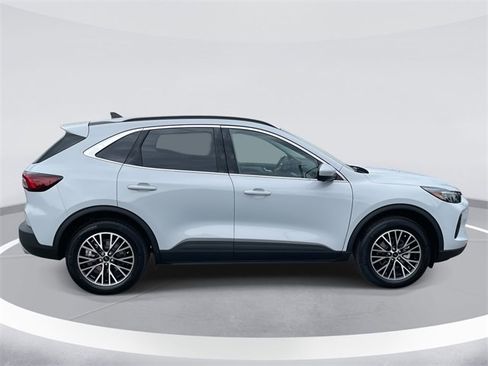 New 2025 Ford Escape SE w/ PHEV Premium Package image 3