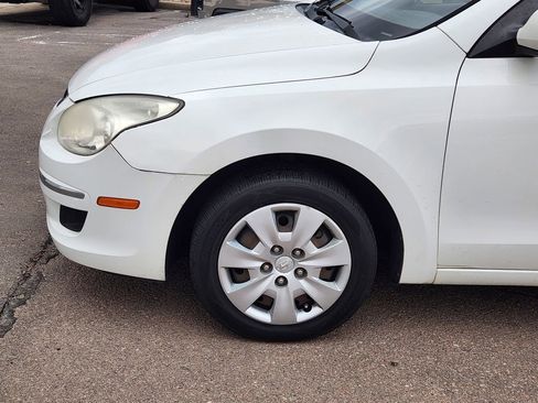 Used 2010 Hyundai Elantra GLS FWD image 9