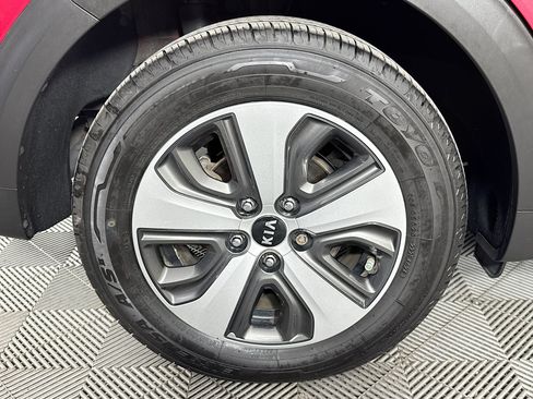 Used 2018 Kia Niro EX FWD image 57
