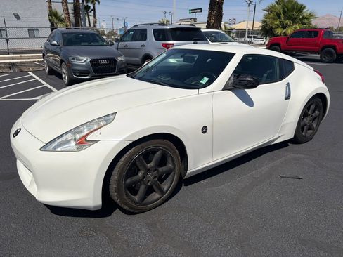 Used 2011 Nissan 370Z Touring image 2