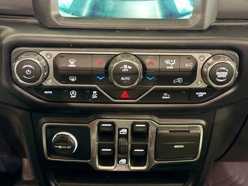 Used 2022 Jeep Gladiator Willys image 15