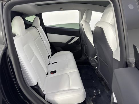Used 2021 Tesla Model Y Long Range image 41