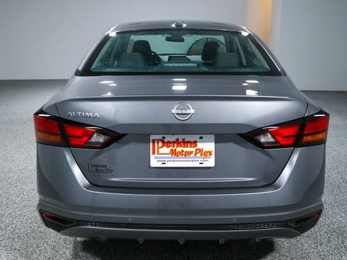 Used 2025 Nissan Altima 2.5 SV FWD image 8