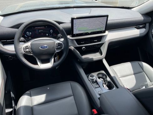 New 2026 Ford Explorer Active RWD image 3