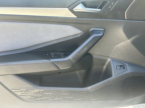 Used 2025 Volkswagen Jetta SE FWD image 10