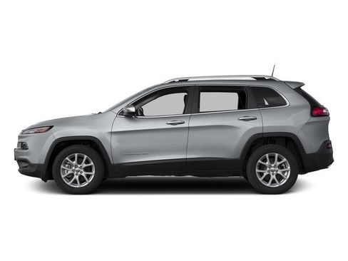 Used 2017 Jeep Cherokee Latitude w/ Cold Weather Group FWD image 3