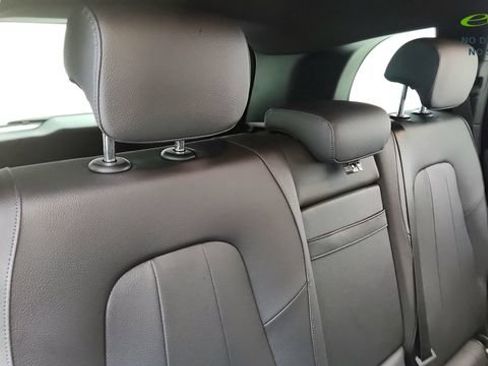 Used 2025 Mercedes-Benz GLB 250 4MATIC w/ Exclusive Package image 28