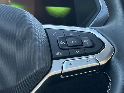 Used 2023 Volkswagen Tiguan SE R-Line image 24