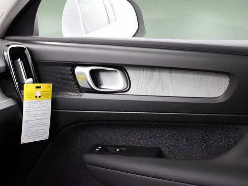 New 2025 Volvo XC40 B5 Core w/ Protection Package Premier image 23