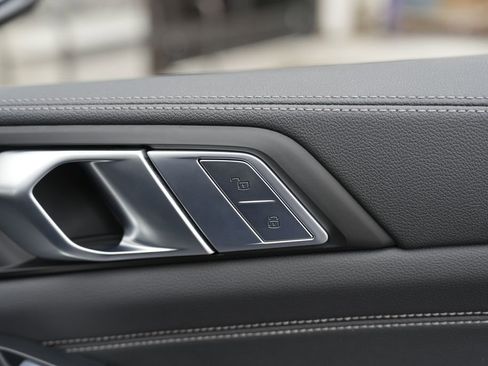 Used 2022 BMW X7 M50i w/ Dynamic Handling Package image 42