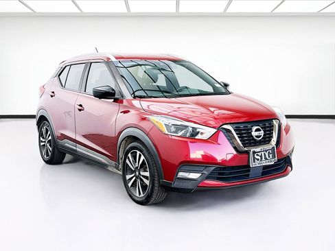 Used 2020 Nissan Kicks SR w/ SR Premium Package FWD image 3
