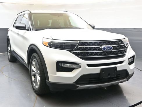 Used 2021 Ford Explorer XLT w/ Equipment Group 202A RWD image 8