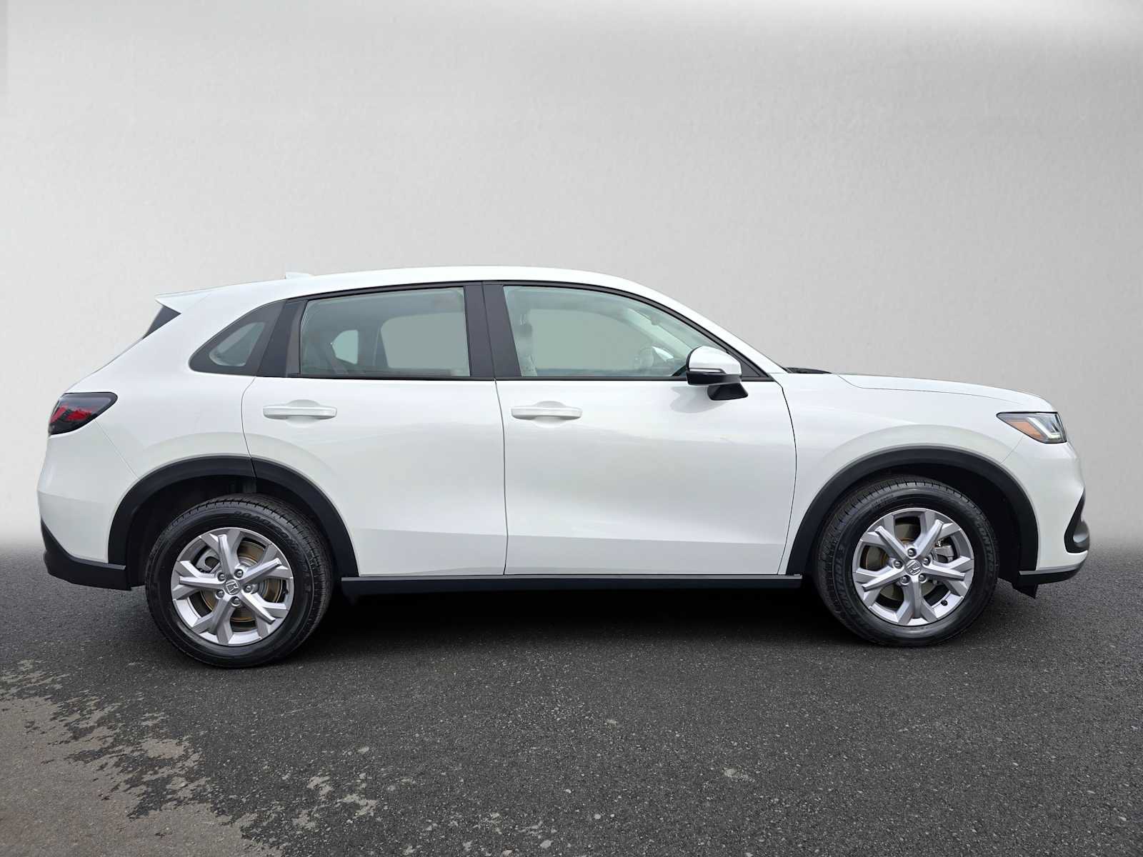 Used 2024 Honda HR-V LX image 2
