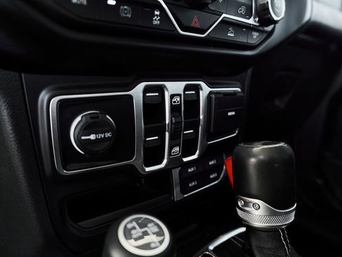 Used 2021 Jeep Wrangler Unlimited Sahara AWD/4WD image 30