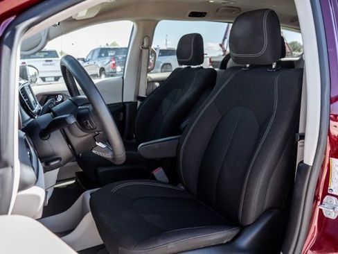 Used 2023 Chrysler Voyager LX FWD image 24