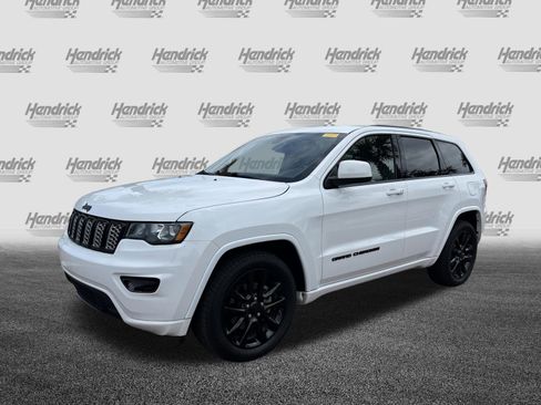 Used 2018 Jeep Grand Cherokee Altitude RWD image 5