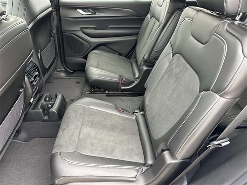 New 2025 Jeep Grand Cherokee L Altitude image 9