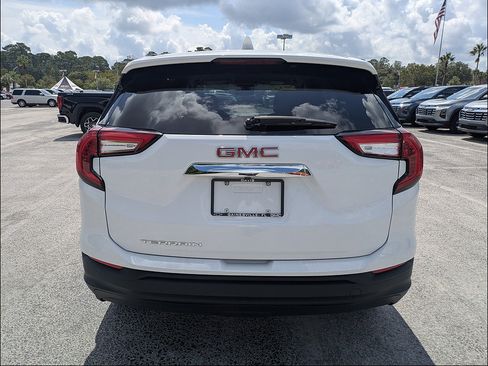 Used 2024 GMC Terrain SLE FWD image 6