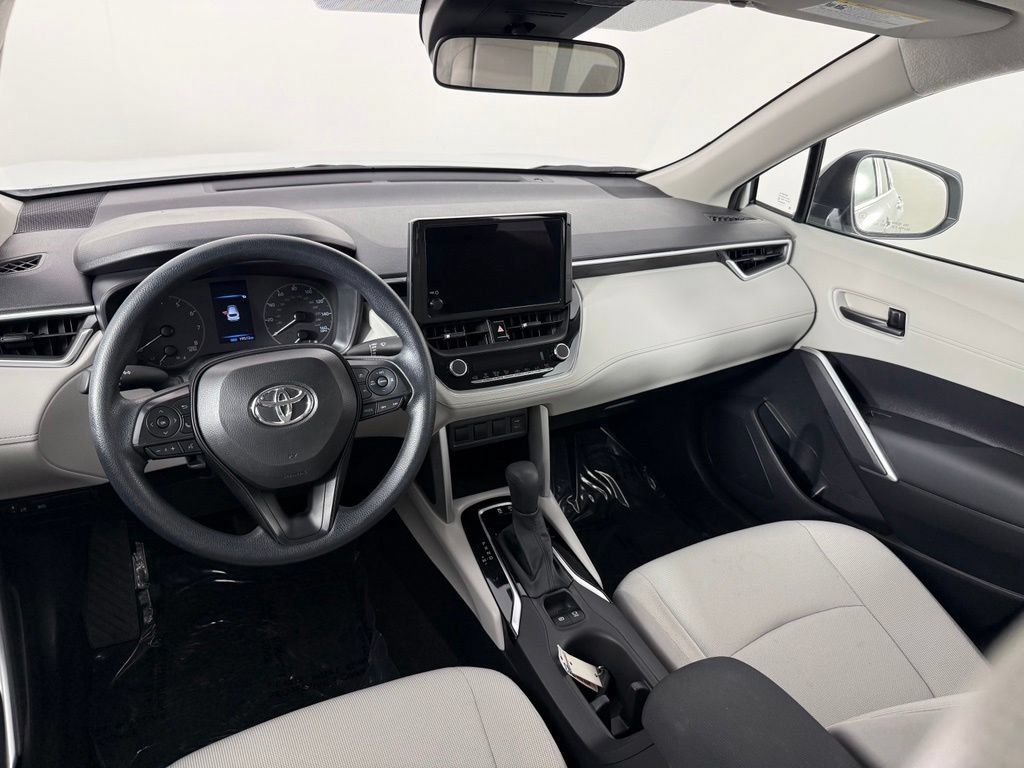Used 2024 Toyota Corolla Cross L AWD/4WD image 17