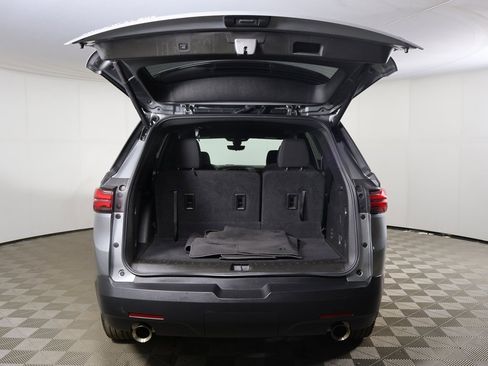 Used 2023 Chevrolet Traverse LT w/ Rear Camera Mirror Package image 21