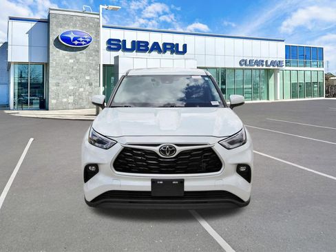 Used 2023 Toyota Highlander LE image 2