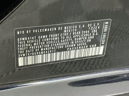 Used 2025 Volkswagen Jetta SE FWD image 12