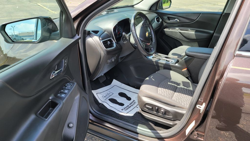 Used 2020 Chevrolet Equinox LT w/ Driver Convenience Package FWD image 18