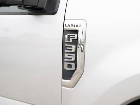Used 2019 Ford F350 Lariat image 13