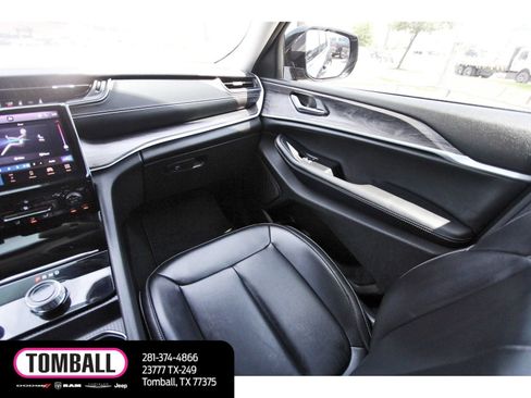 Used 2023 Jeep Grand Cherokee L Limited w/ Trailer Tow Group (B) RWD image 11