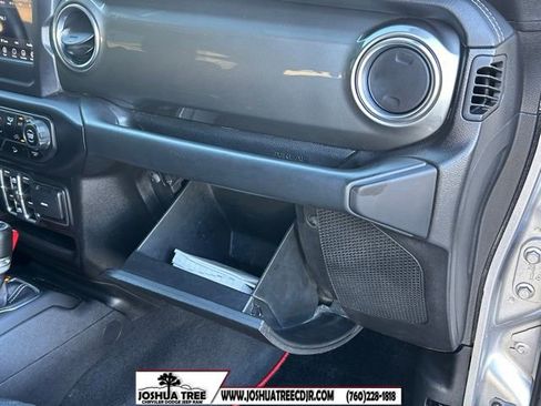 Used 2020 Jeep Wrangler Unlimited Sahara image 32