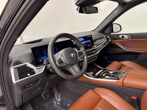 Certified 2025 BMW X5 xDrive40i w/ M Sport Package AWD/4WD image 4