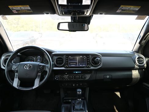 Used 2021 Toyota Tacoma TRD Off-Road w/ Technology Package AWD/4WD image 26