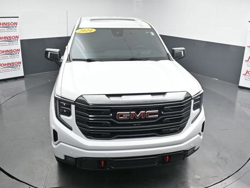 Used 2024 GMC Sierra 1500 AT4 w/ Technology Package AWD/4WD image 26