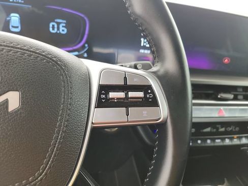 Used 2025 Kia Telluride S FWD image 23