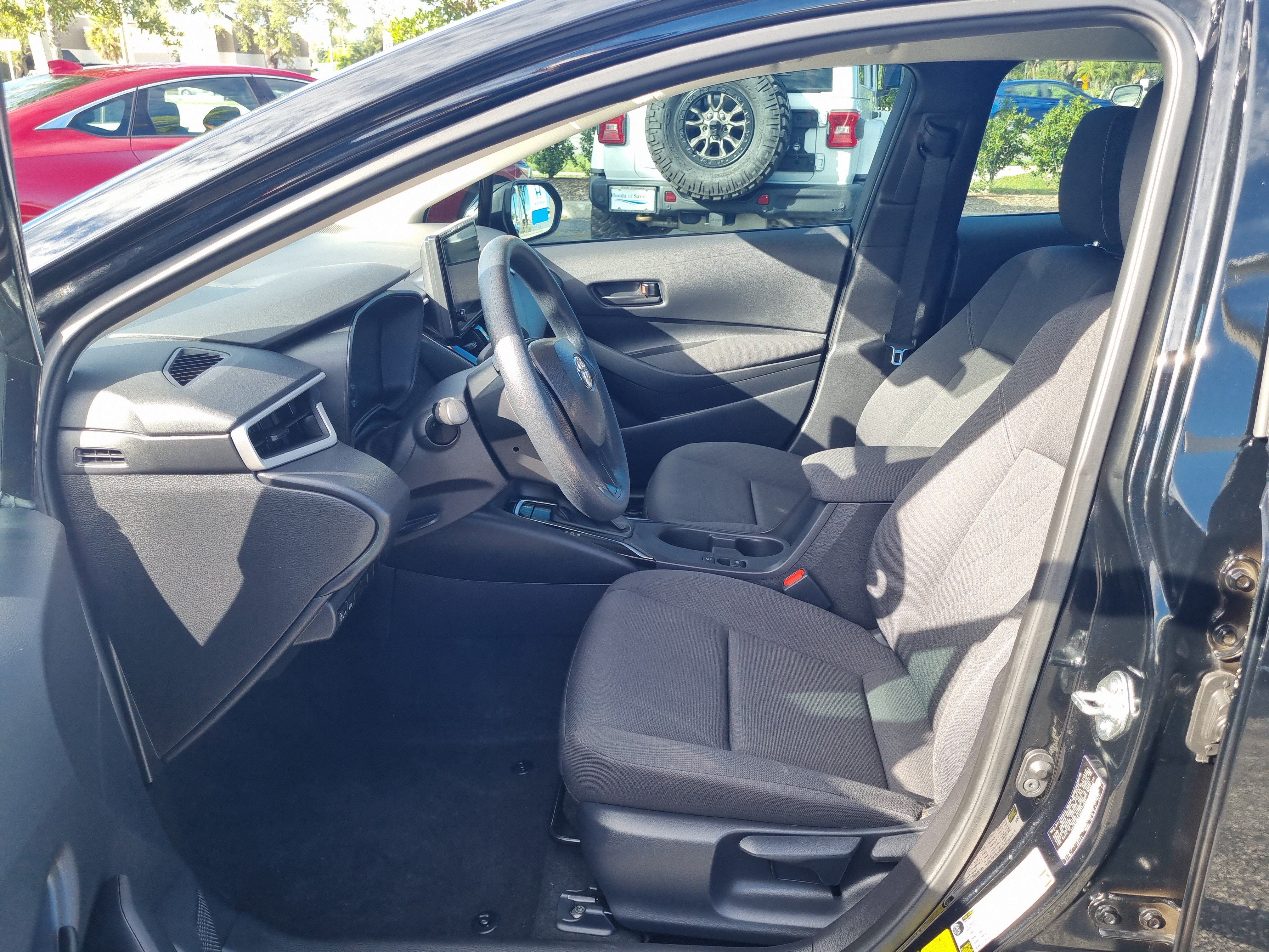 Used 2025 Toyota Corolla LE FWD image 21