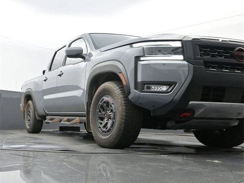 Used 2025 Nissan Frontier PRO-4X image 9