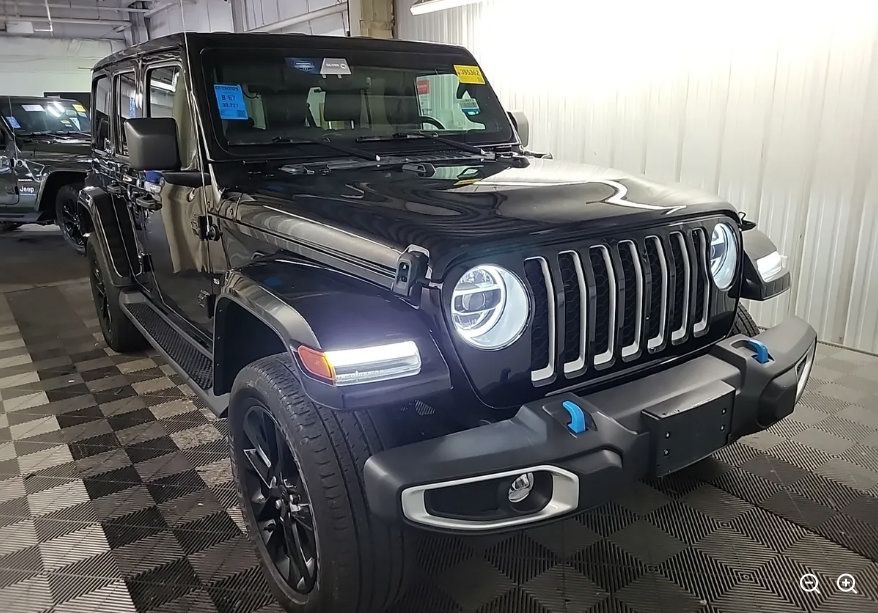 Used 2022 Jeep Wrangler Unlimited Sahara AWD/4WD image 4