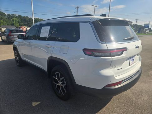 Used 2023 Jeep Grand Cherokee L Limited w/ Luxury Tech Group II AWD/4WD image 3