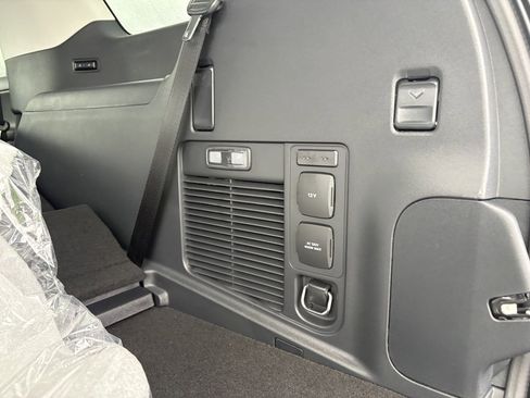 New 2025 Ford Expedition Active image 9