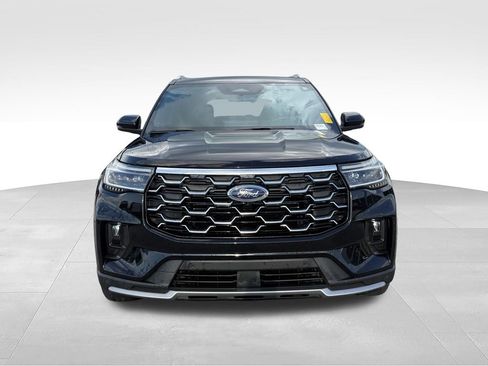 Used 2025 Ford Explorer Platinum RWD image 24