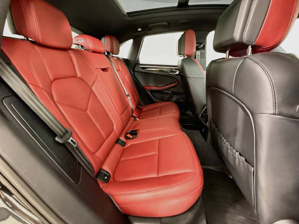 Certified 2026 Porsche Macan S AWD/4WD image 29