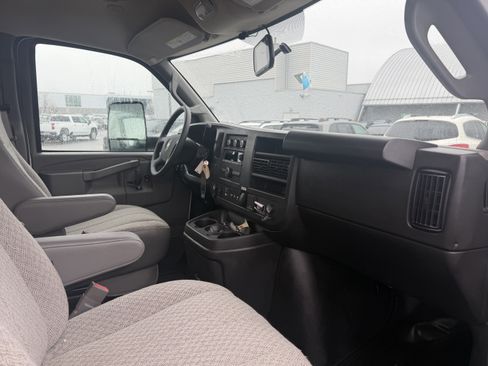 New 2025 Chevrolet Express 4500 w/ Power Convenience Package image 33