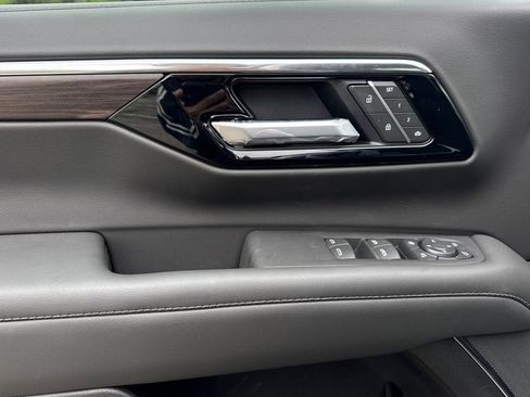 New 2026 Chevrolet Suburban Z71 AWD/4WD image 11