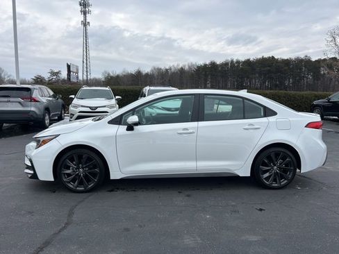 Used 2025 Toyota Corolla SE image 8